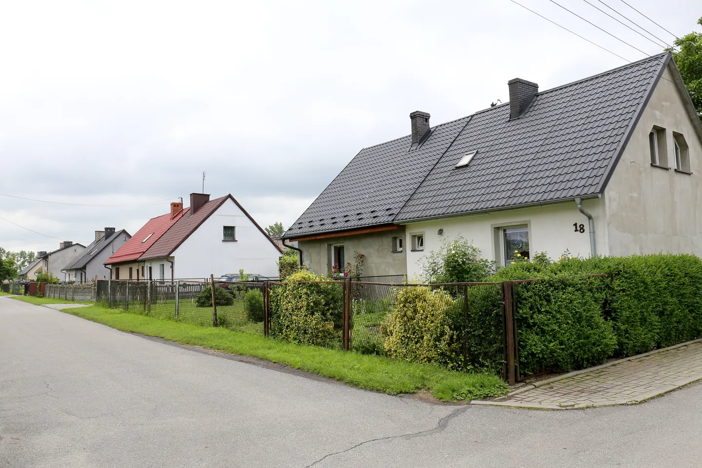 Dom jednorodzinny z dachem spadzistym w miejscowości Widok