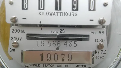 Zbliżenie licznika energii elektrycznej z wyświetlaczem